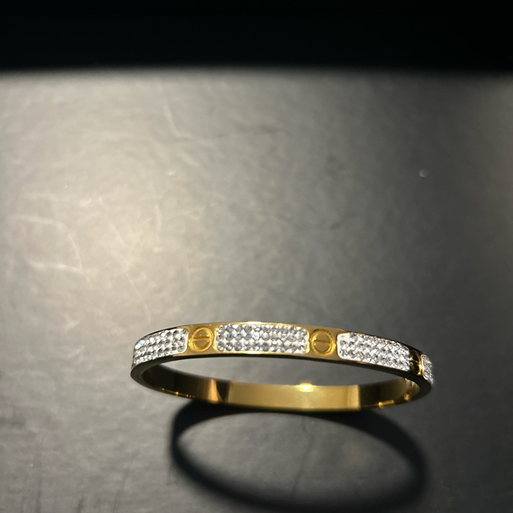 Elegant Gold and diamond accent Women's Bracelet